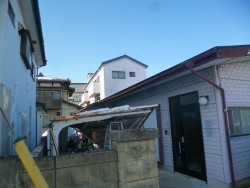 損害を受けた雨どいとカーポート