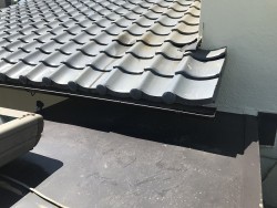 軒樋と倉庫の屋根