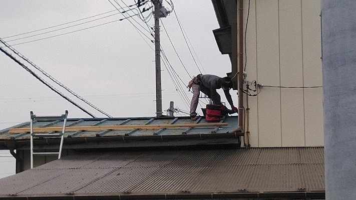 棟板金取り外しはじめ