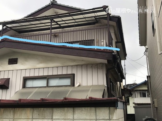 1階が板金屋根の家