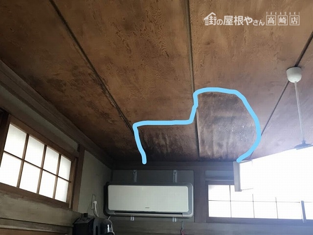 和室天井の雨漏りのシミ