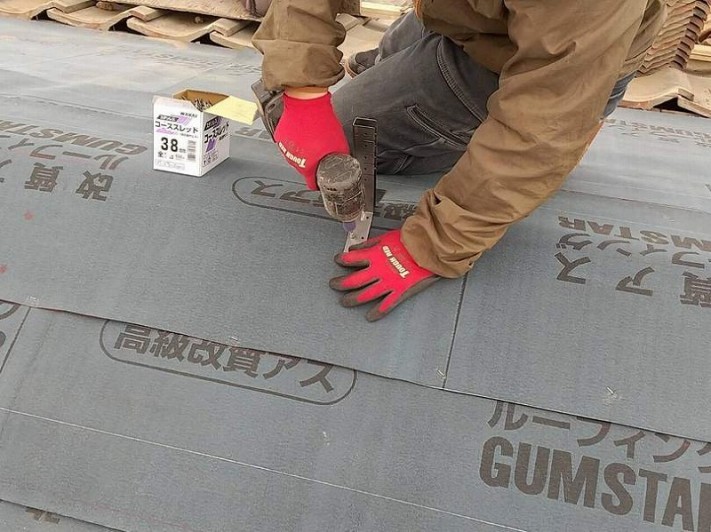 棟金具固定中