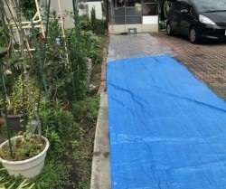 側溝掘る前ブルーシート