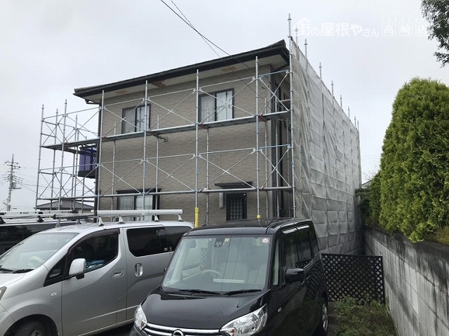 足場の幕が張られた状態
