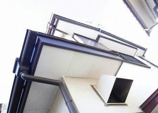 破風板に板金巻いた後
