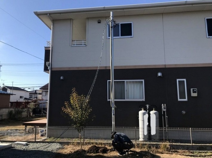 新しい電柱を建てたところ