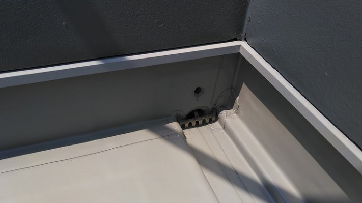 パッチの付いた防水シート