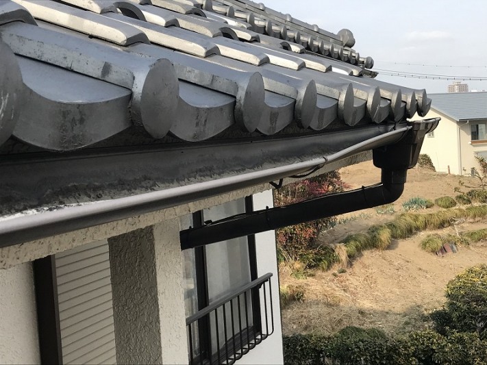 集水器近く軒樋のたわみ