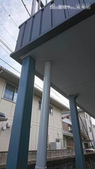 ベランダの軒裏にケイカル板を張ってコーキング塗装