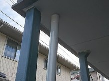 ベランダの軒裏にケイカル板を張ってコーキング塗装