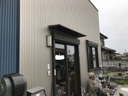 小さい庇