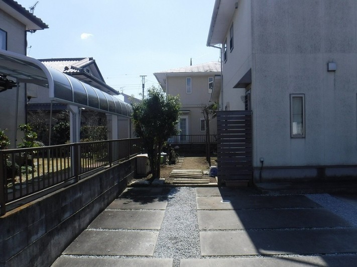 足場建前の敷地東側