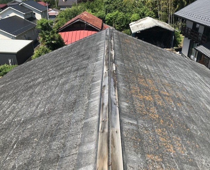 棟板金が取れた貫板