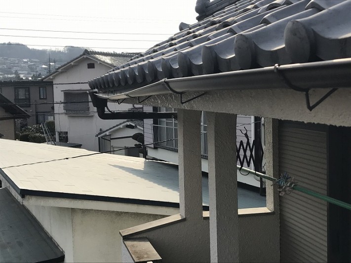 軒樋たわみ横から見て