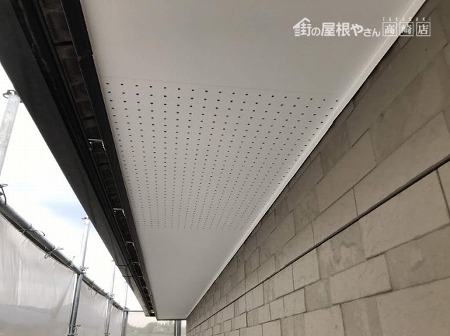 足場から見た軒天井完成
