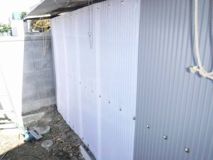 小屋波板側面完成