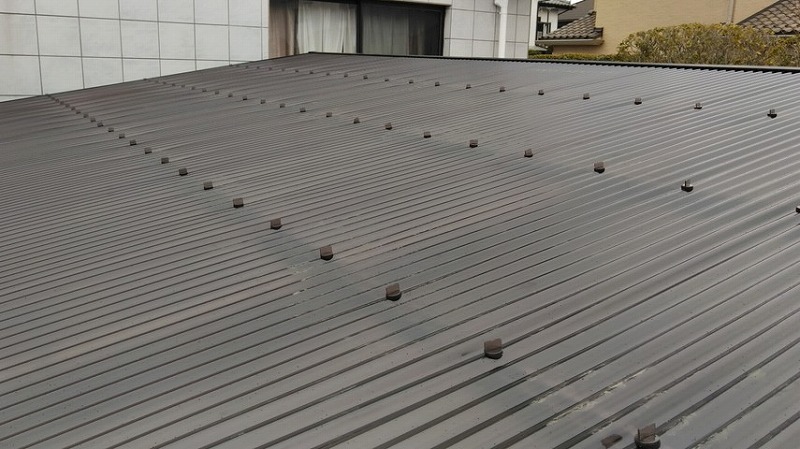 ポリカーボネート製の波板でカーポートの屋根張り替え完成