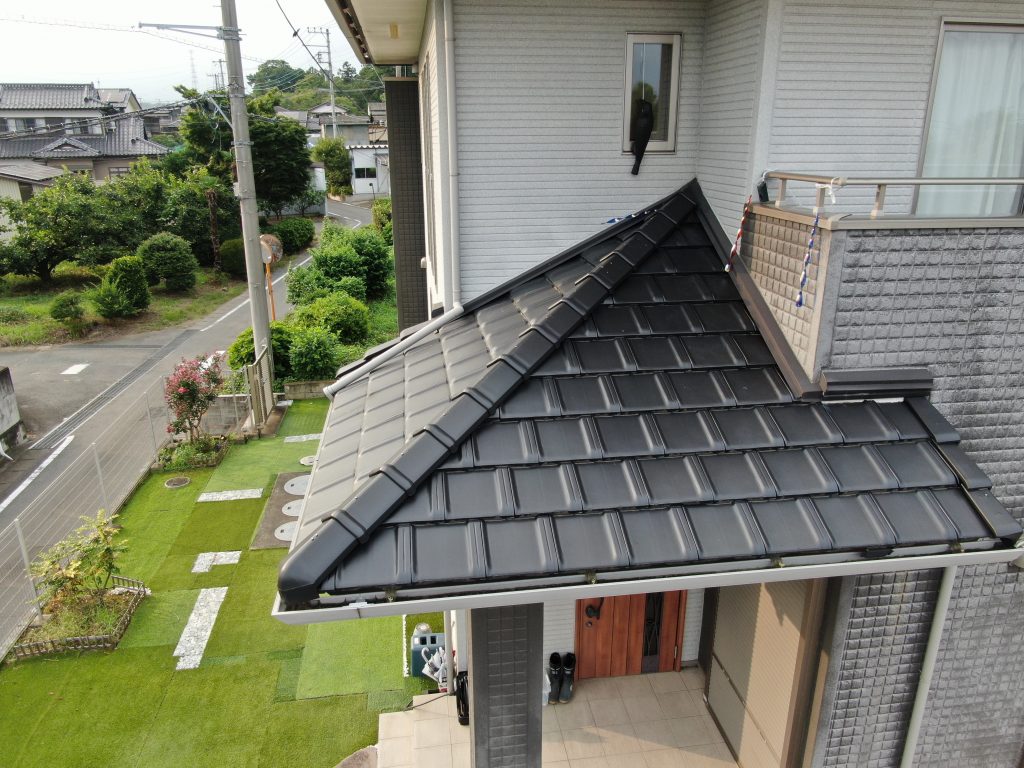 玄関上の下屋根