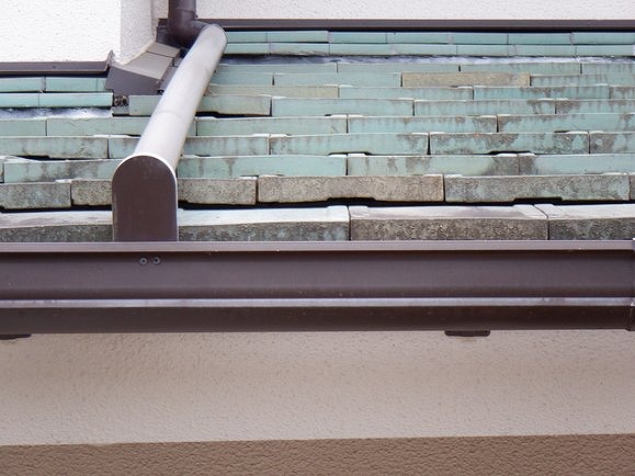 瓦のずれによるすき間