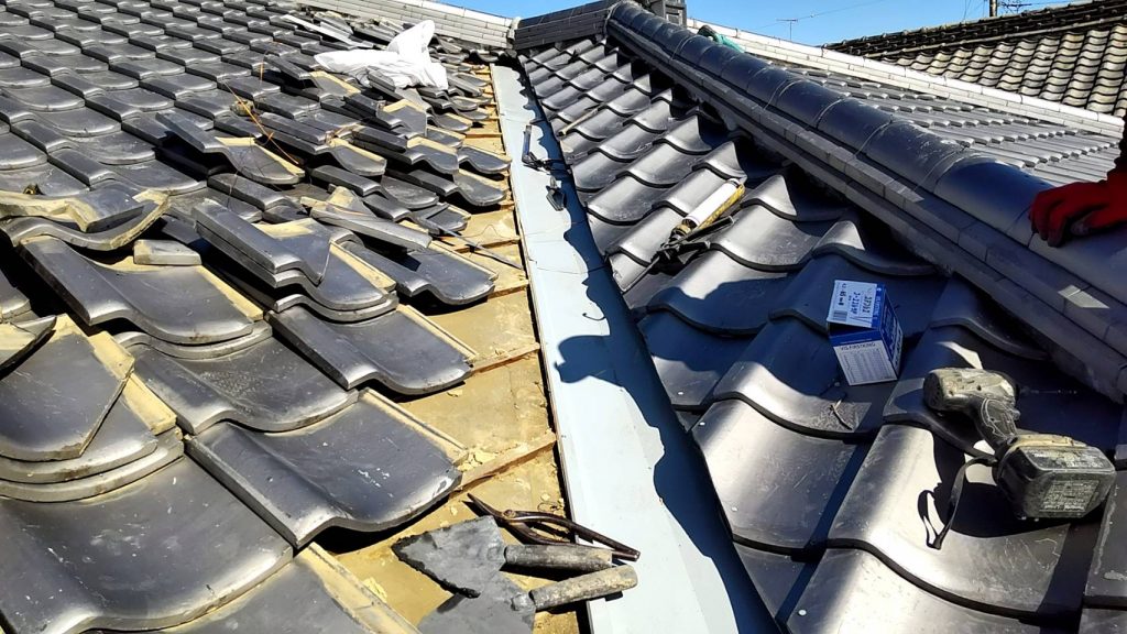 新しい谷板金の設置