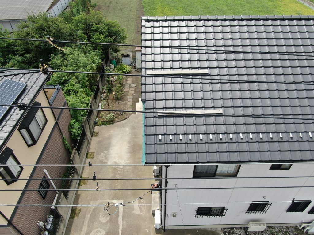 端部不具合の屋根全景