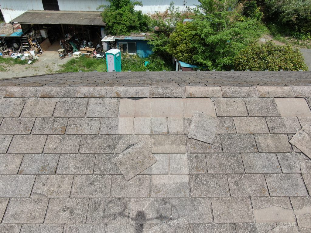 層間剥離した屋根表面