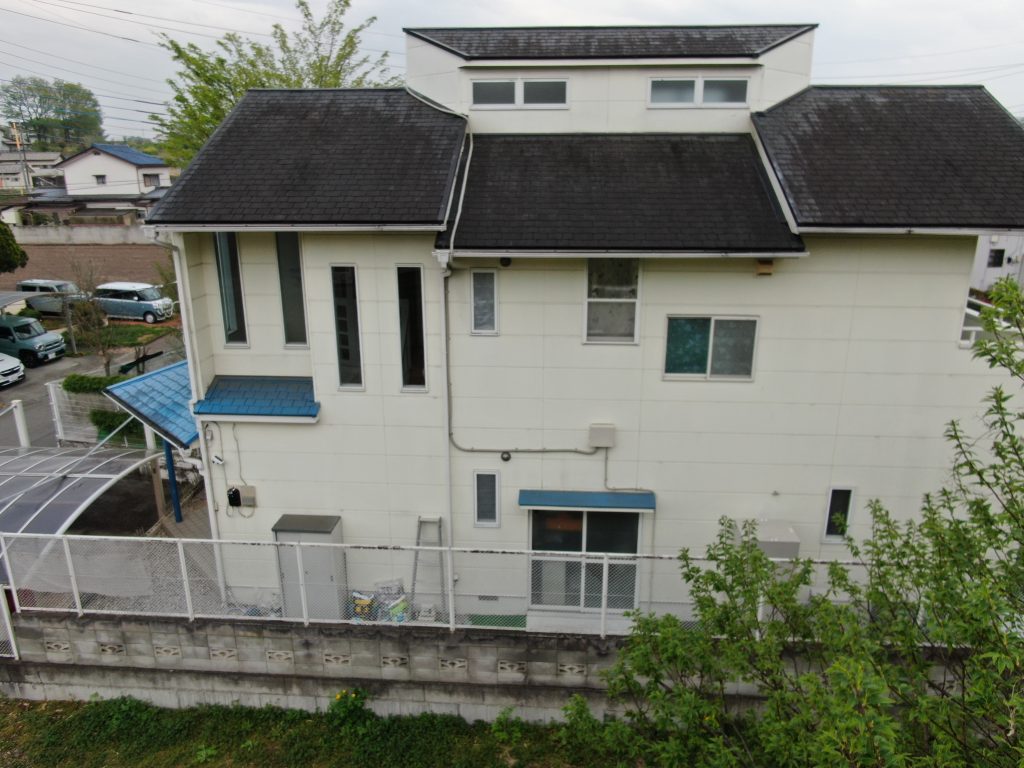 外壁と屋根の全景