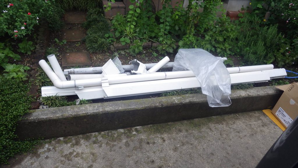 交換用雨樋部材