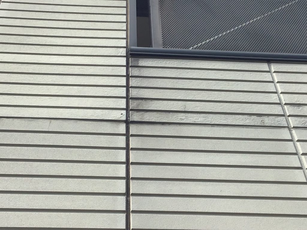 外壁目地の黒ずみ