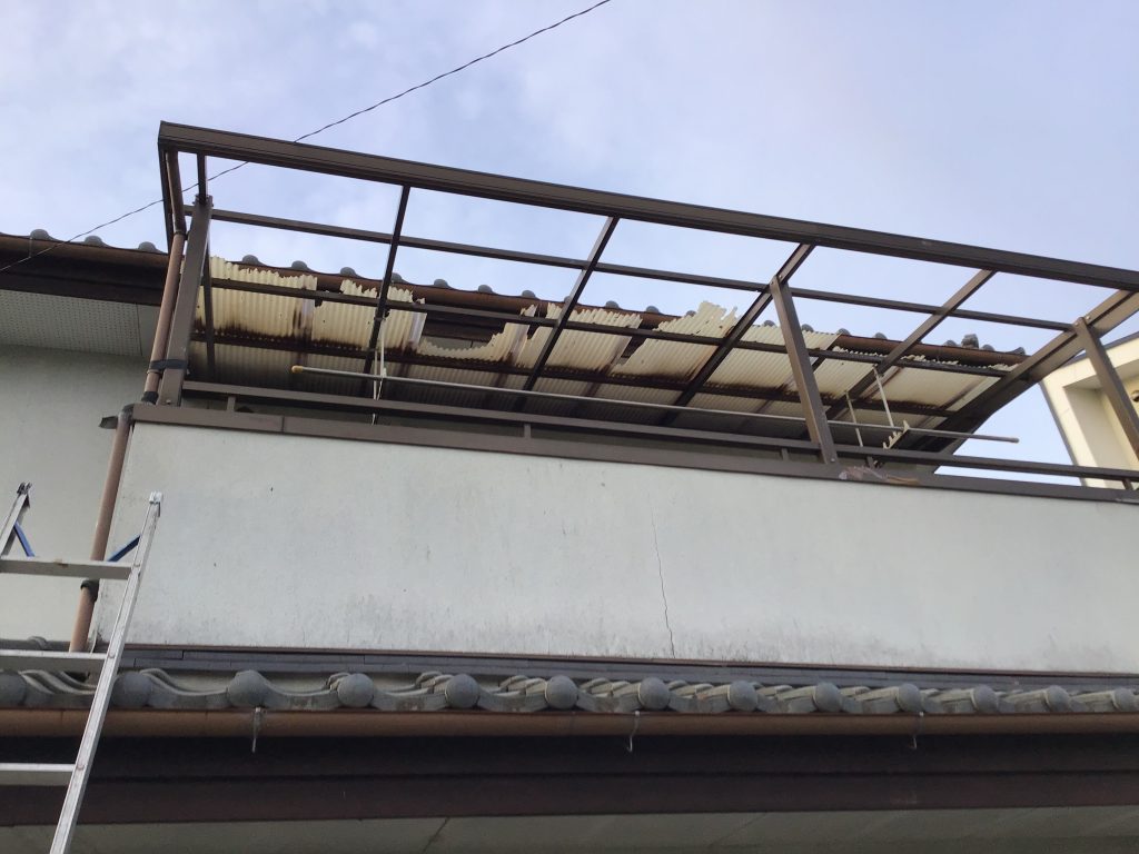 外側から見た欠損波板