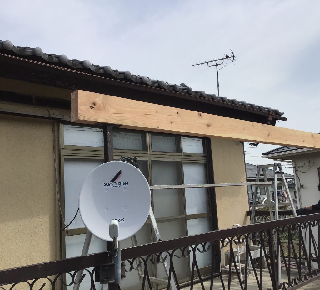 新しい桁材の設置