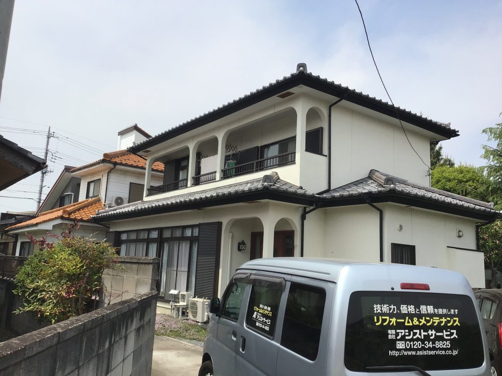 別角度の瓦屋根外観