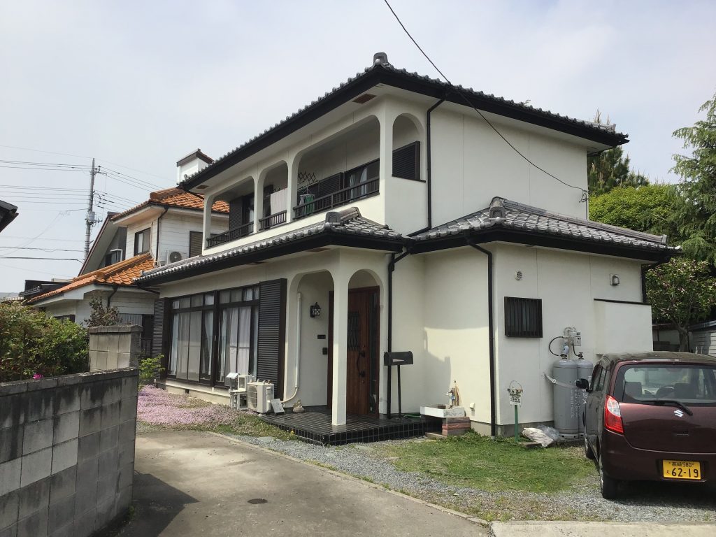 正面から見た住宅全景