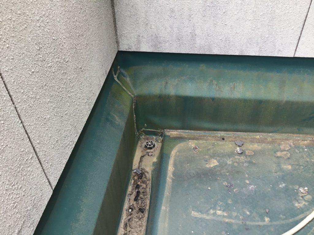 角部防水と排水口の傷み