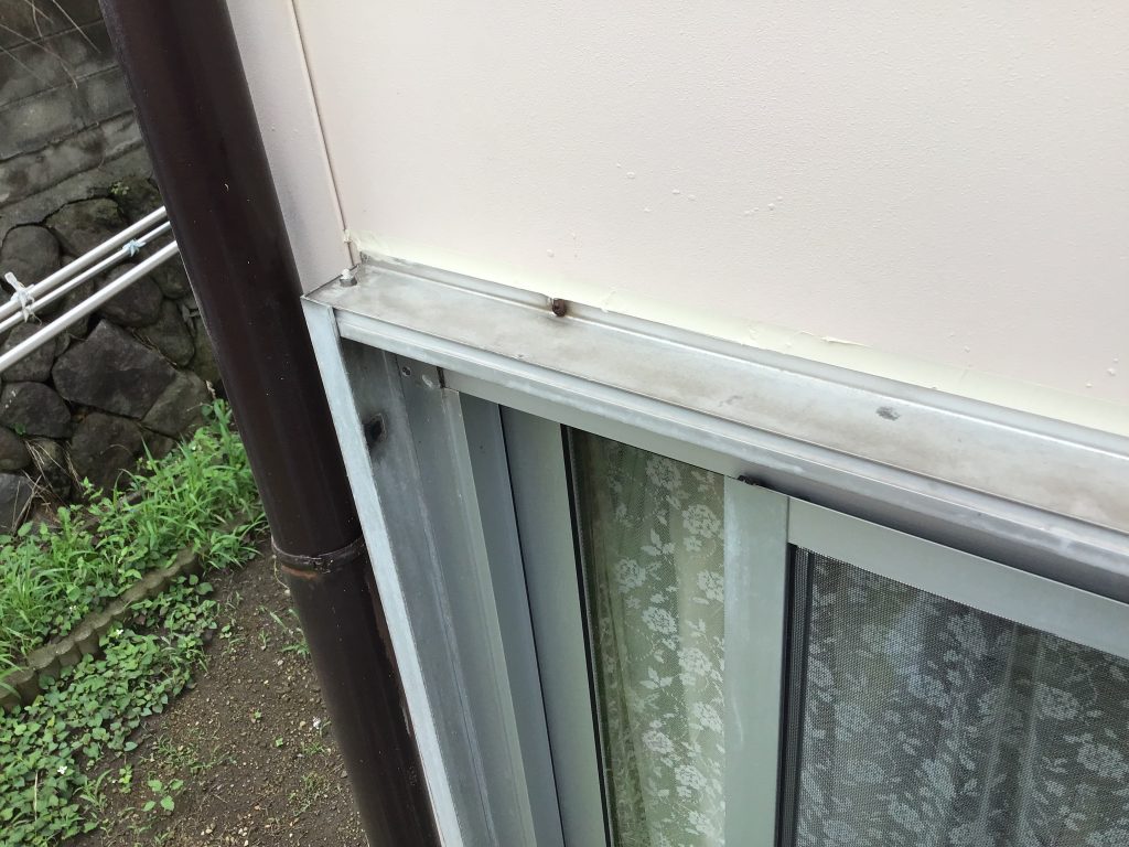 端部と雨樋の取合い