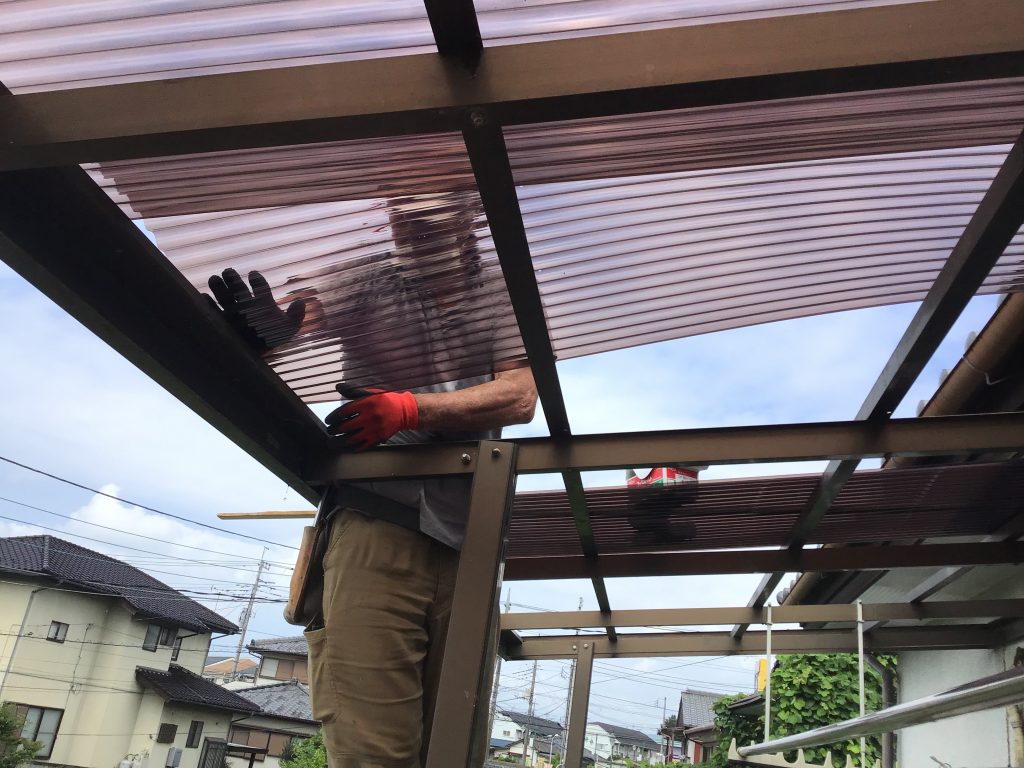 端部の波板施工状況