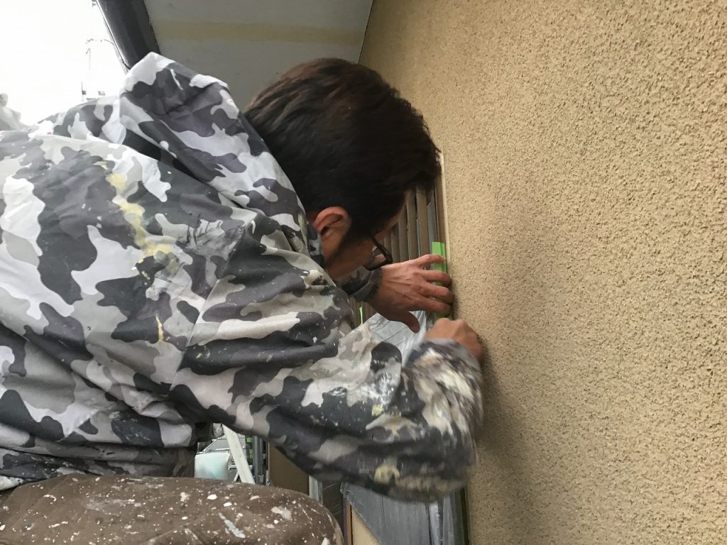 サッシ際の養生作業