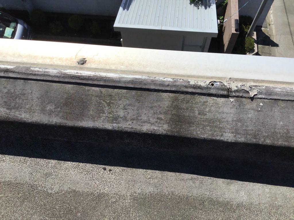 笠木端部の剥がれ
