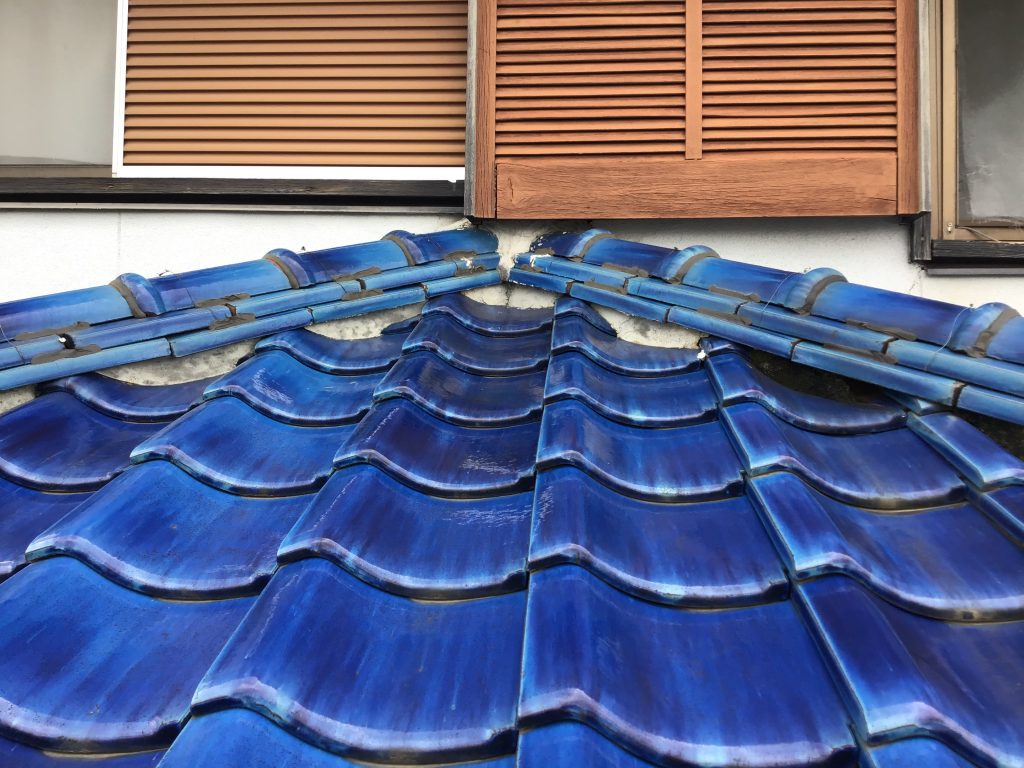 壁際屋根の隙間