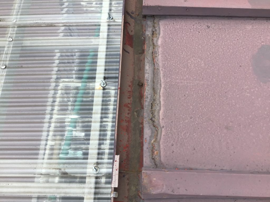 波板際の劣化溝