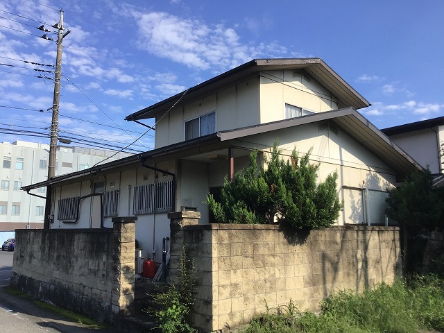 渋川市スレート屋根の棟板金脱落による雨漏れ現場調査