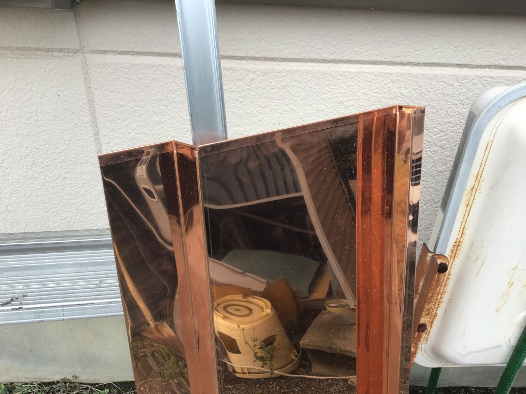 折り曲げた銅板部材
