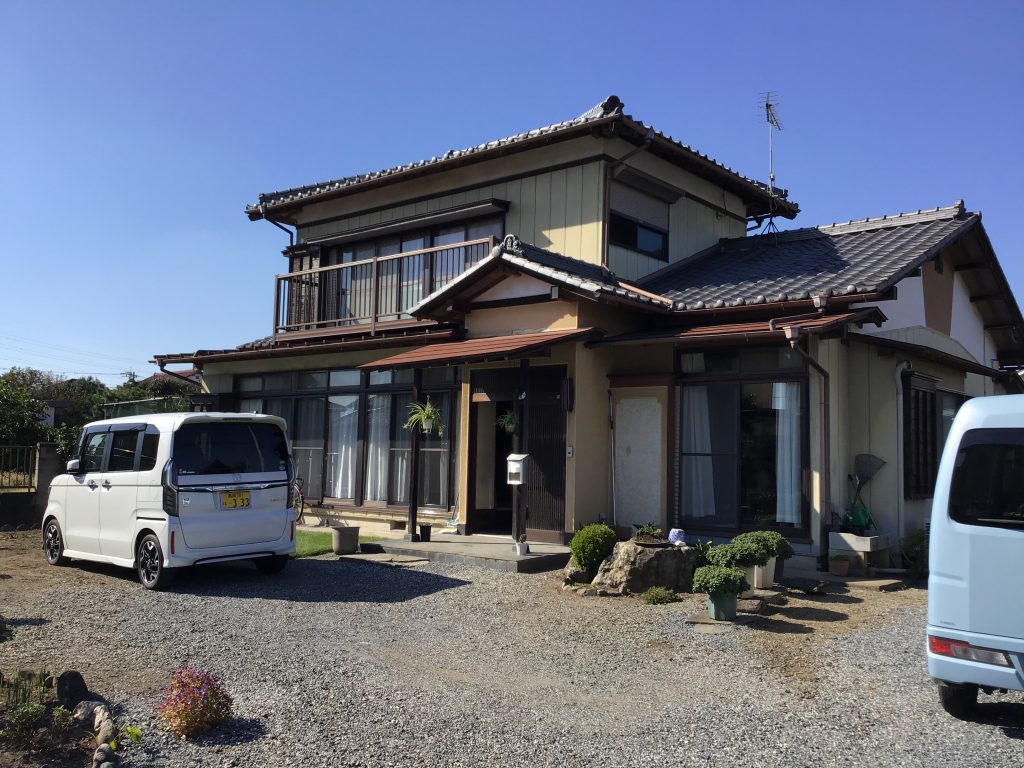 高崎市台新田町で軒天井の穴修理を検討、傷んだ木製戸袋解体と壁補修が必要な住まいの現地調査