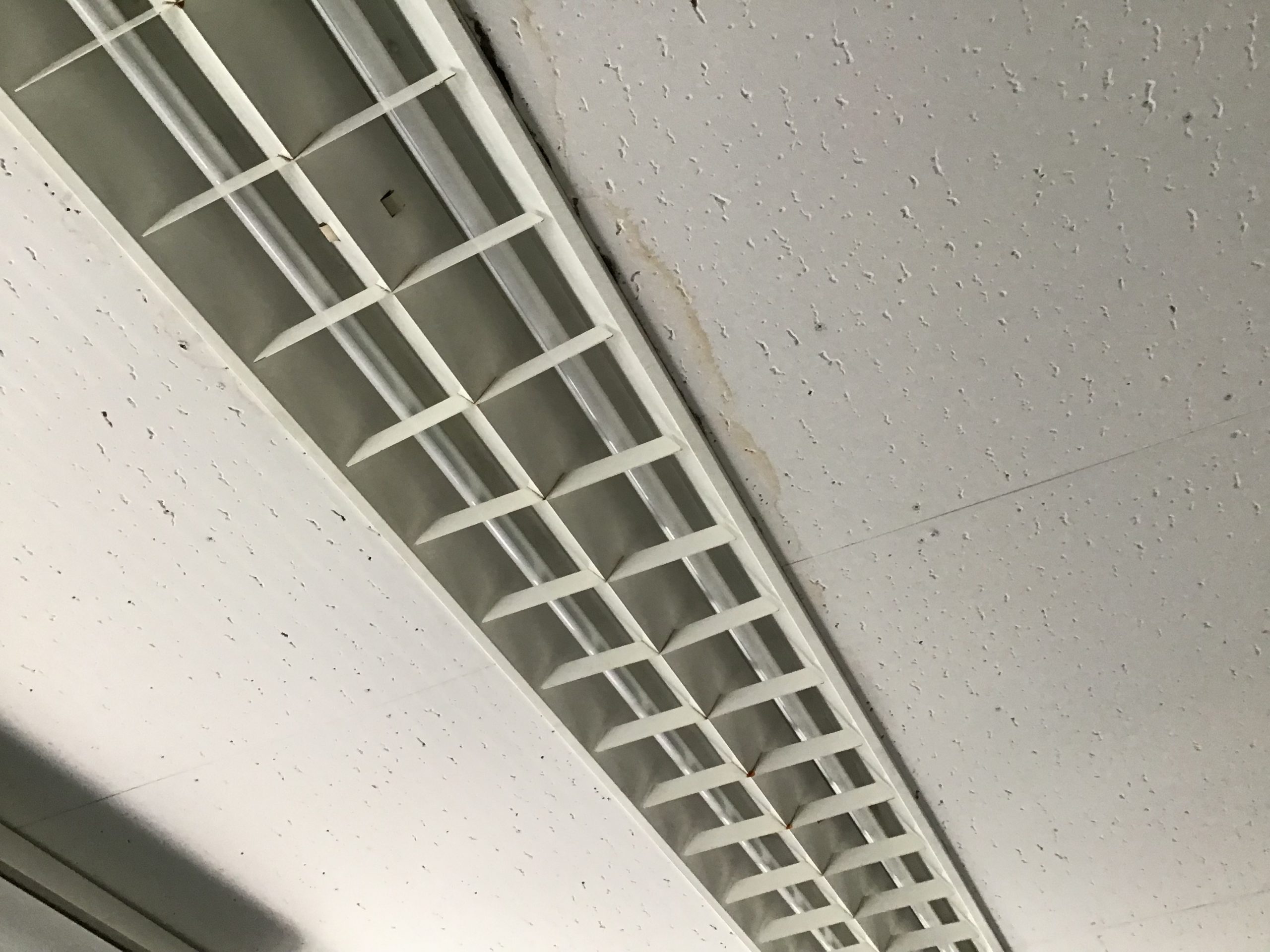 渋川市で折板屋根からの雨漏れ現地調査