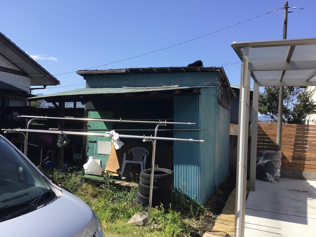 高崎市で強風でトタン屋根がめくれてしまった物置小屋の修理見積のご依頼でした