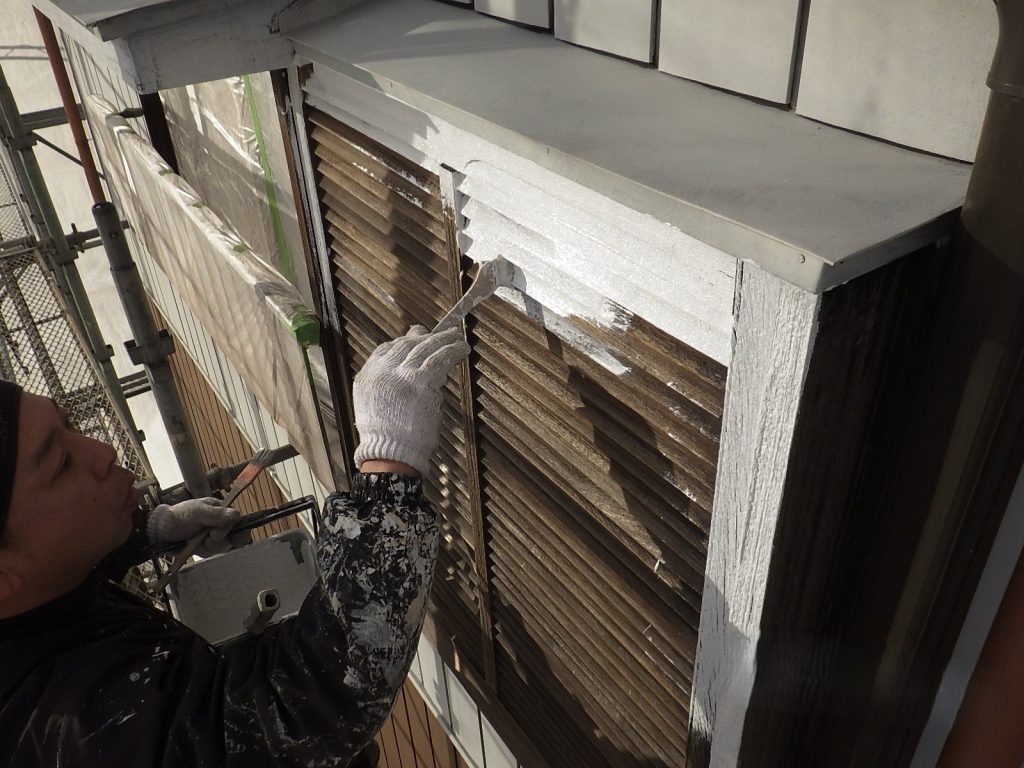 木部建具の塗装作業