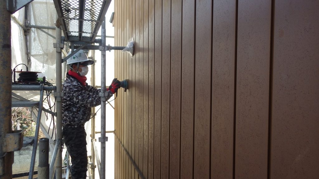 外壁の下地調整作業