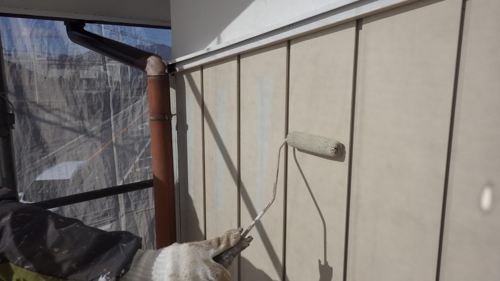 外壁の上塗り作業