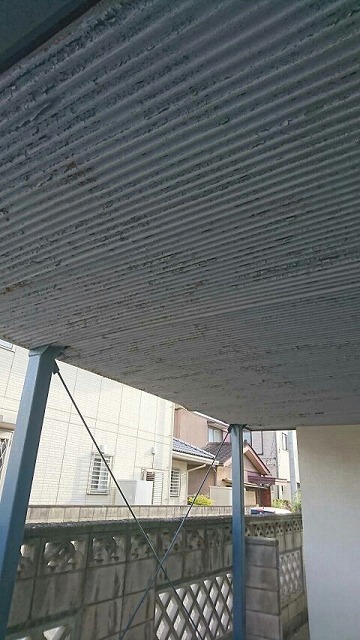 車庫の天井の波板の錆び