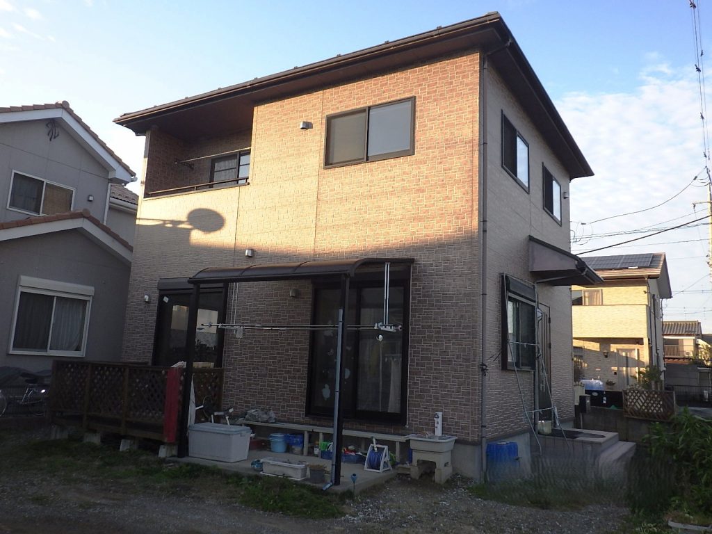 玉村町で目地シールのひび割れと外壁の劣化を確認、屋根塗装と外壁塗装を前提に行った現地調査